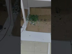 Sistema de RVM baseado em IA em várias línguas para reciclagem de garrafas, latas e vidros de plástico